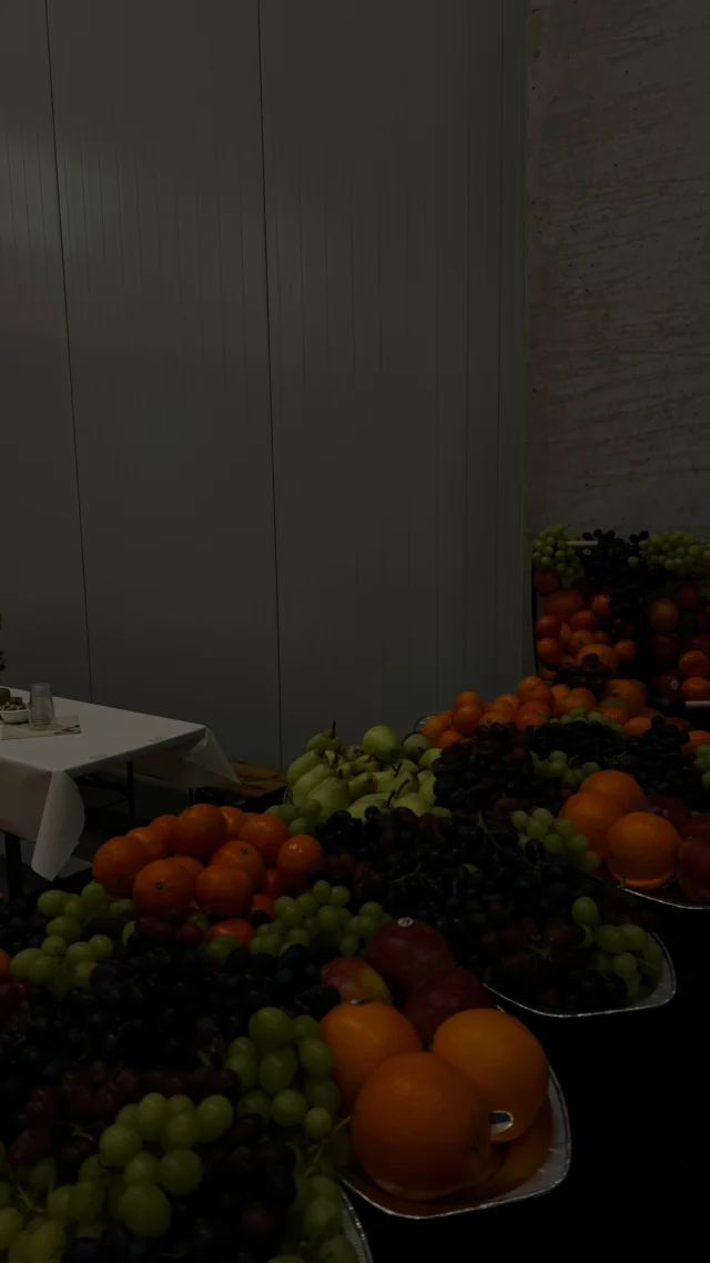 Kurz vor Neujahr haben wir voller Stolz unseren neuen Standort eingeweiht. Danke an alle, die Teil dieses besonderen Moments waren – auf eine erfolgreiche Zukunft im Früchtegroßhandel! 🥝🍍🍎”